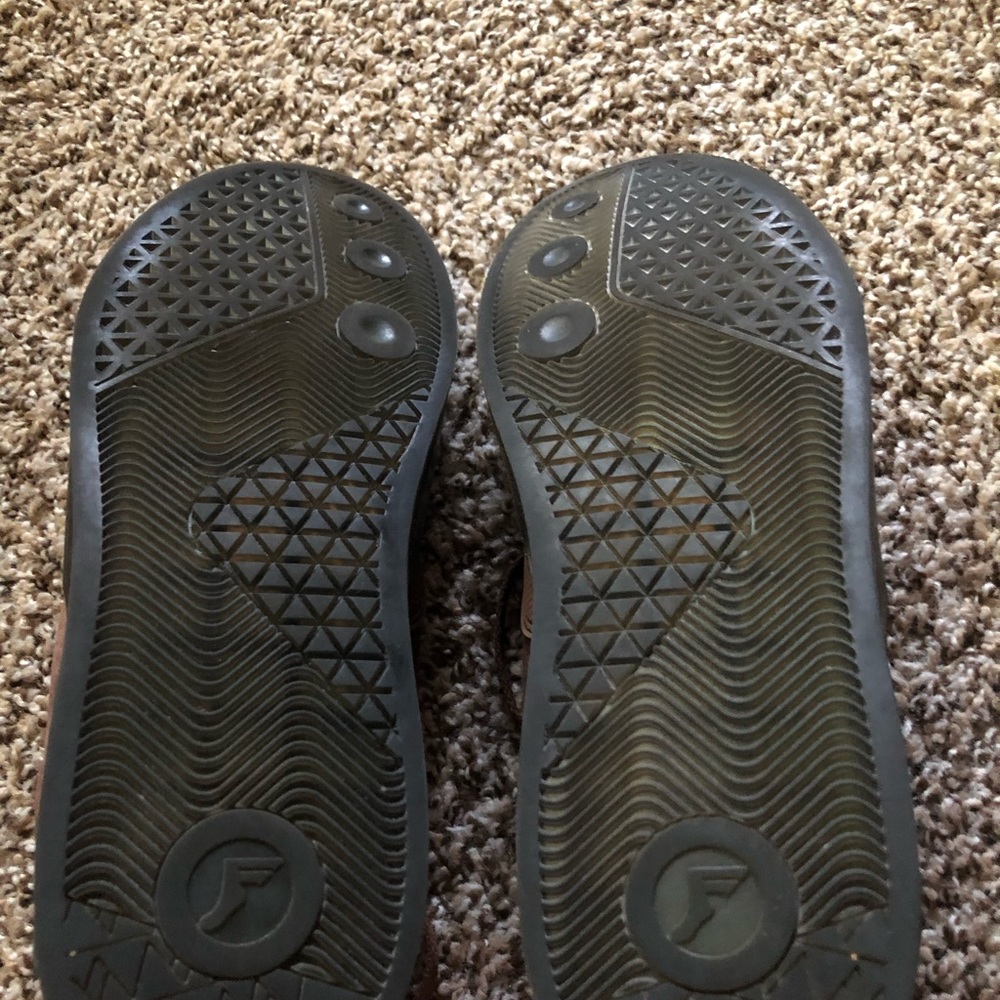 Footprint skate shoes with built in insoles